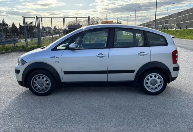 AUDI A2 
