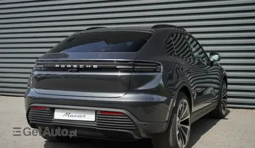 PORSCHE Macan 