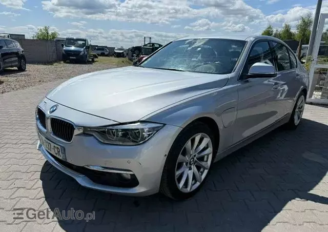 BMW Seria 3 330e Luxury Line sport