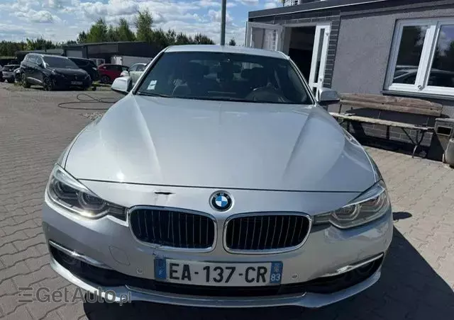 BMW Seria 3 330e Luxury Line sport
