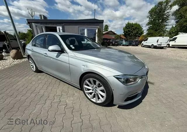 BMW Seria 3 330e Luxury Line sport