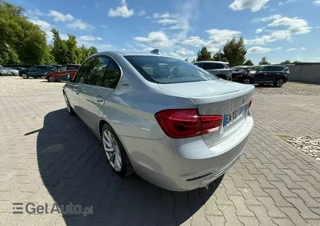 BMW Seria 3 330e Luxury Line sport