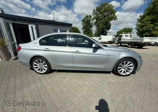 BMW Seria 3 330e Luxury Line sport