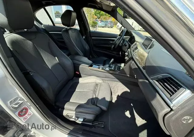 BMW Seria 3 330e Luxury Line sport