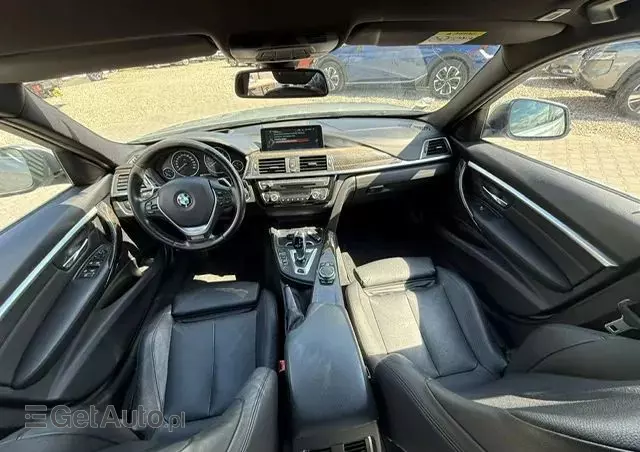 BMW Seria 3 330e Luxury Line sport