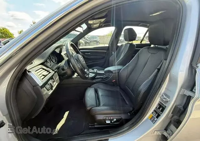 BMW Seria 3 330e Luxury Line sport