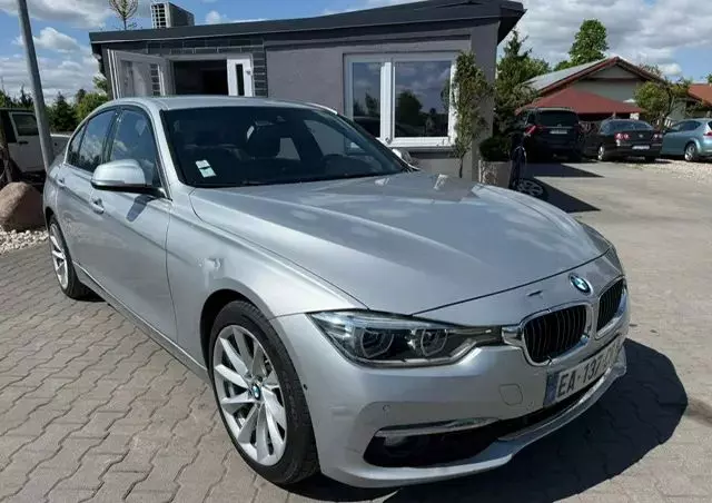 BMW Seria 3 330e Luxury Line sport