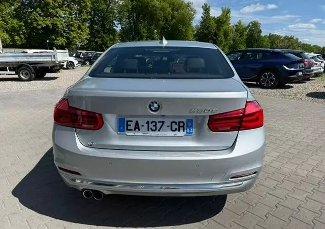 BMW Seria 3 330e Luxury Line sport