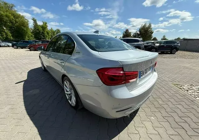 BMW Seria 3 330e Luxury Line sport