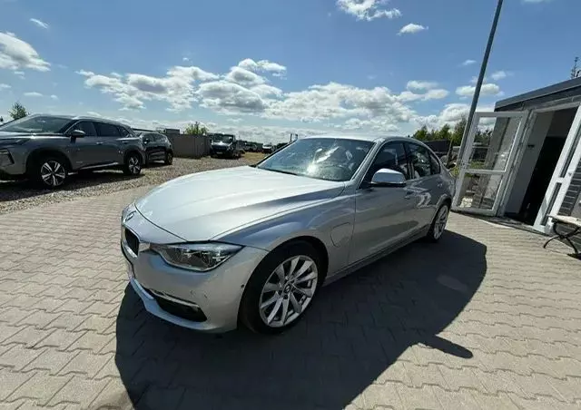 BMW Seria 3 330e Luxury Line sport