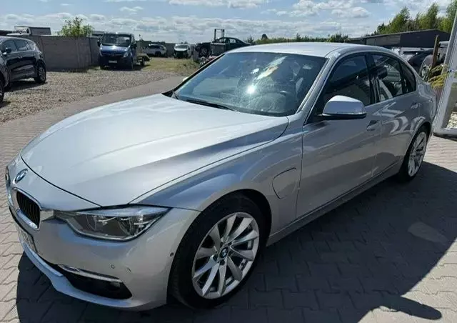 BMW Seria 3 330e Luxury Line sport