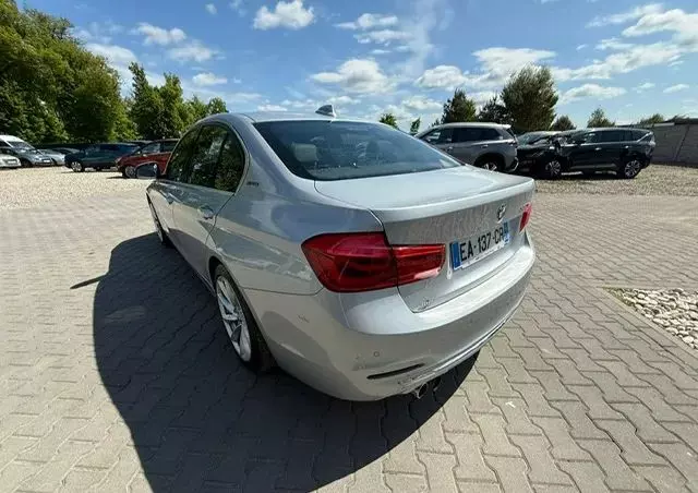 BMW Seria 3 330e Luxury Line sport