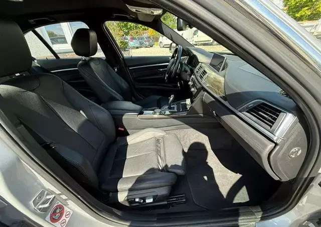 BMW Seria 3 330e Luxury Line sport