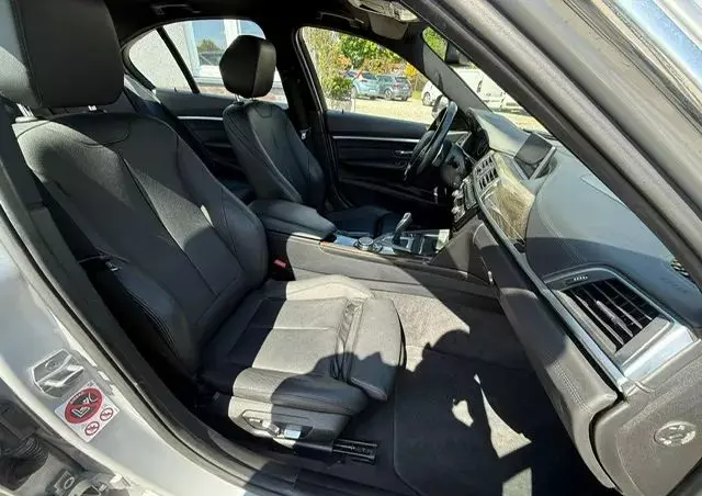 BMW Seria 3 330e Luxury Line sport