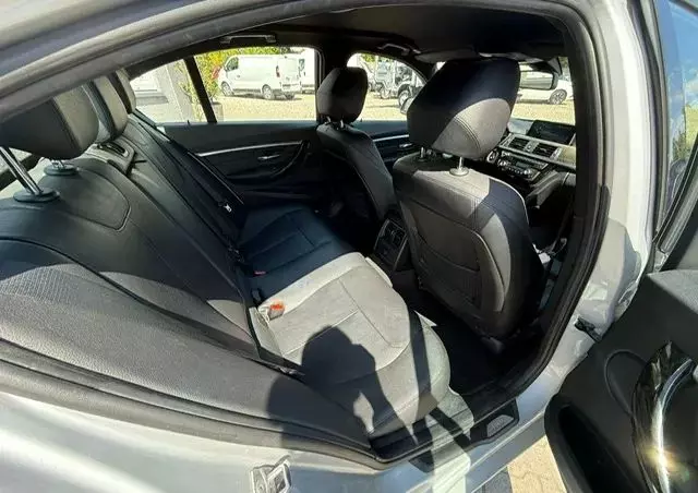 BMW Seria 3 330e Luxury Line sport