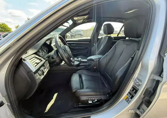 BMW Seria 3 330e Luxury Line sport