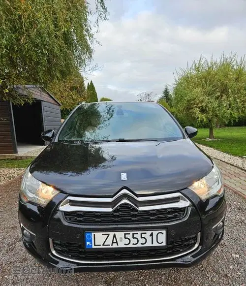 DS 4 
