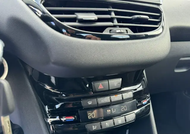 PEUGEOT 208 BlueHDi 100 Active