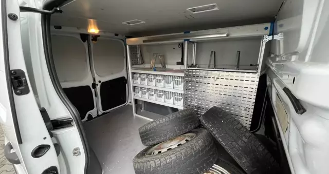 RENAULT Trafic Blaszak Zabudowa 