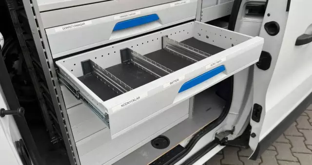 RENAULT Trafic Blaszak Zabudowa 