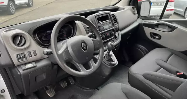 RENAULT Trafic Blaszak Zabudowa 