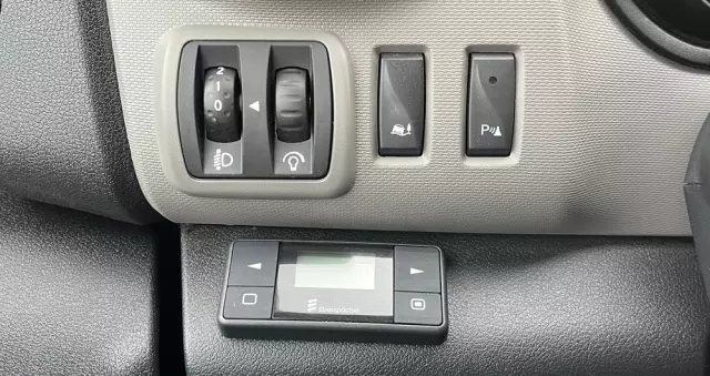 RENAULT Trafic Blaszak Zabudowa 