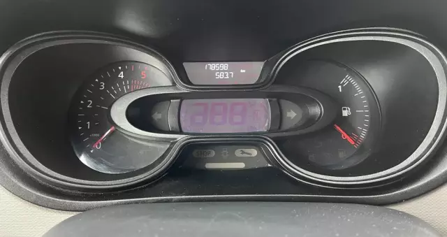 RENAULT Trafic Blaszak Zabudowa 