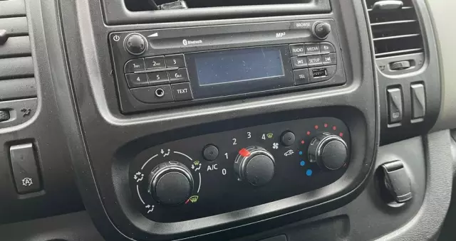 RENAULT Trafic Blaszak Zabudowa 