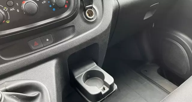 RENAULT Trafic Blaszak Zabudowa 