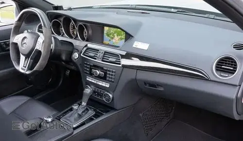 MERCEDES-BENZ Klasa C 63 AMG  