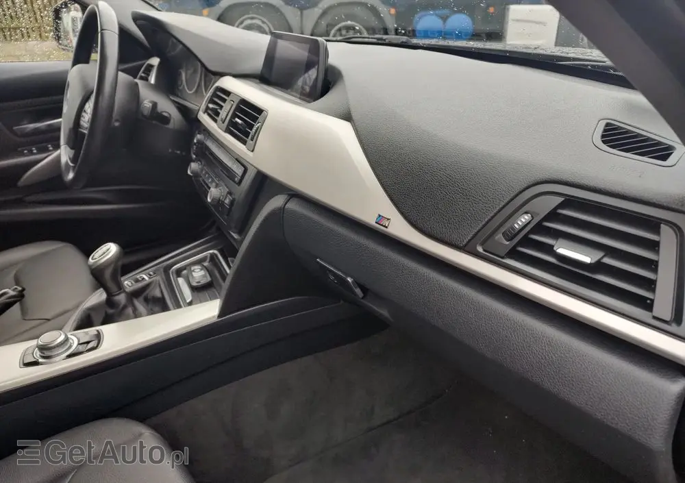 BMW Seria 3 318d Sport Line