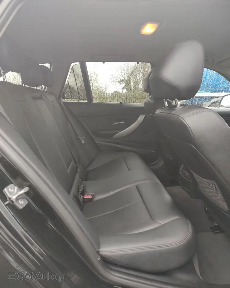 BMW Seria 3 318d Sport Line