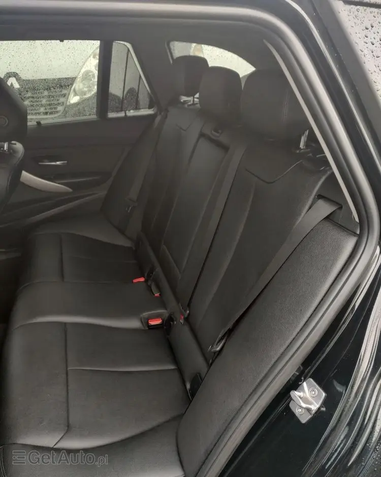 BMW Seria 3 318d Sport Line