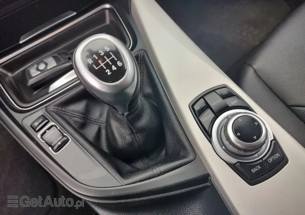 BMW Seria 3 318d Sport Line