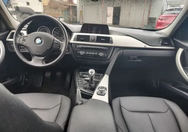 BMW Seria 3 318d Sport Line