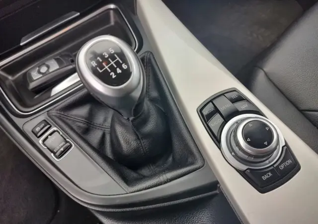 BMW Seria 3 318d Sport Line