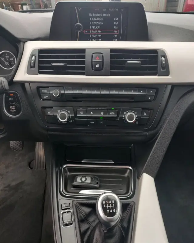 BMW Seria 3 318d Sport Line