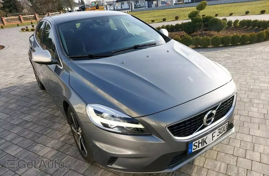 VOLVO V40 