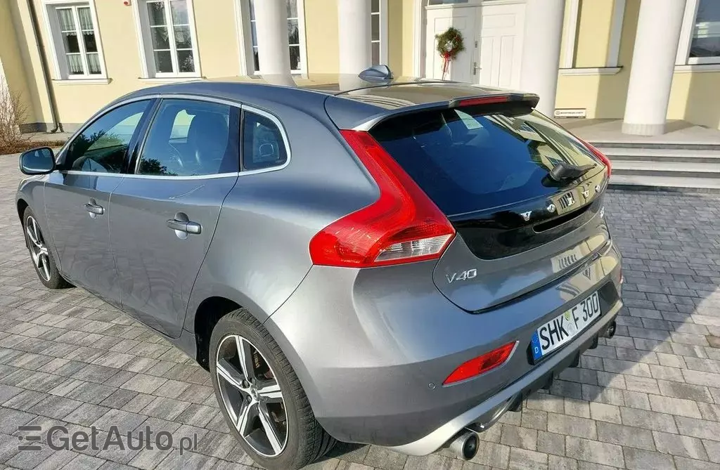 VOLVO V40 
