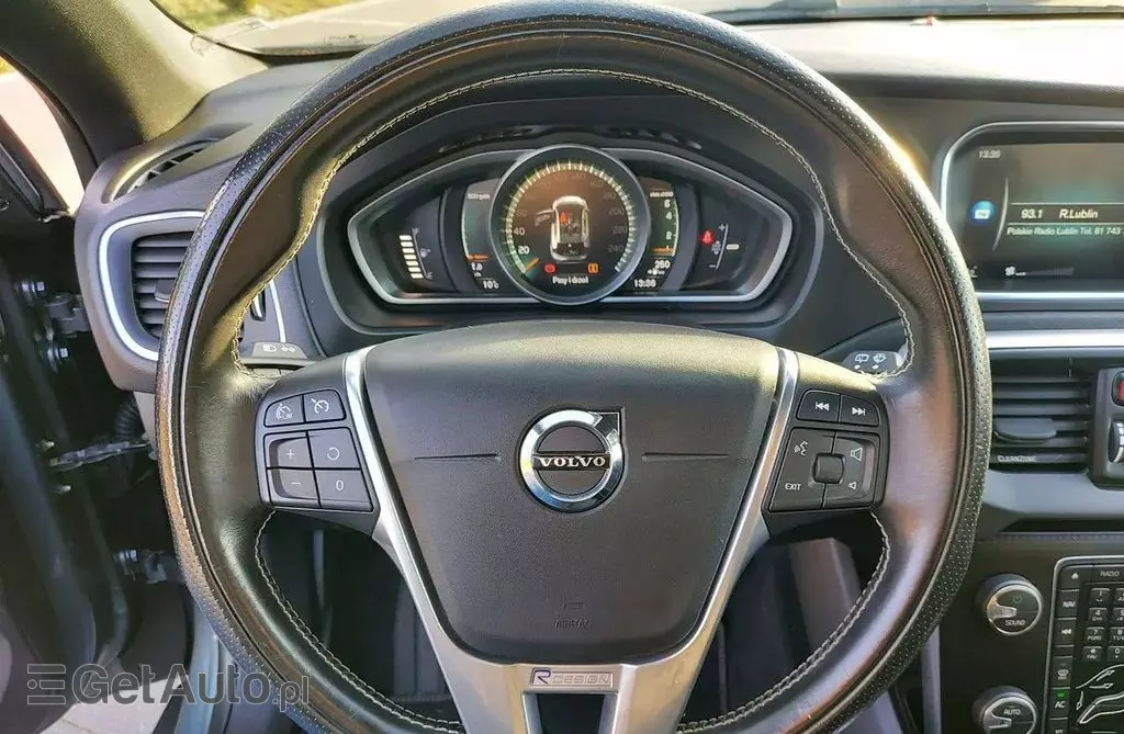 VOLVO V40 