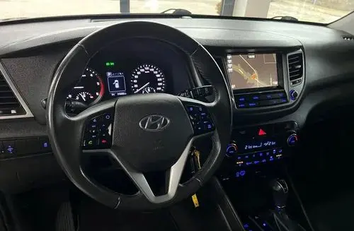 HYUNDAI Tucson 