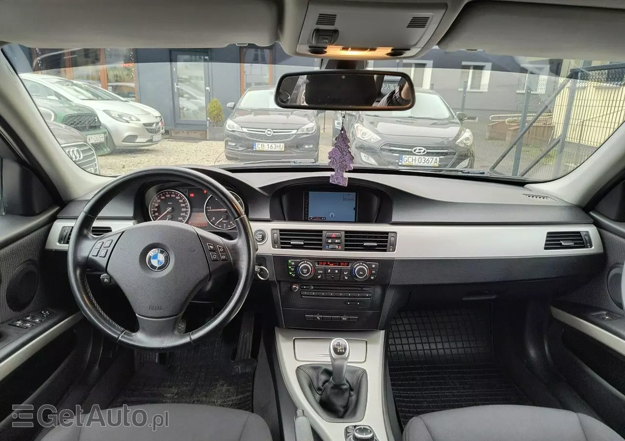 BMW Seria 3 318d Touring Sport Line