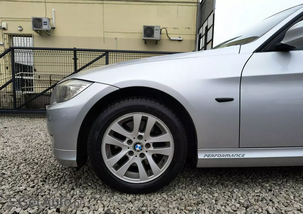 BMW Seria 3 318d Touring Sport Line