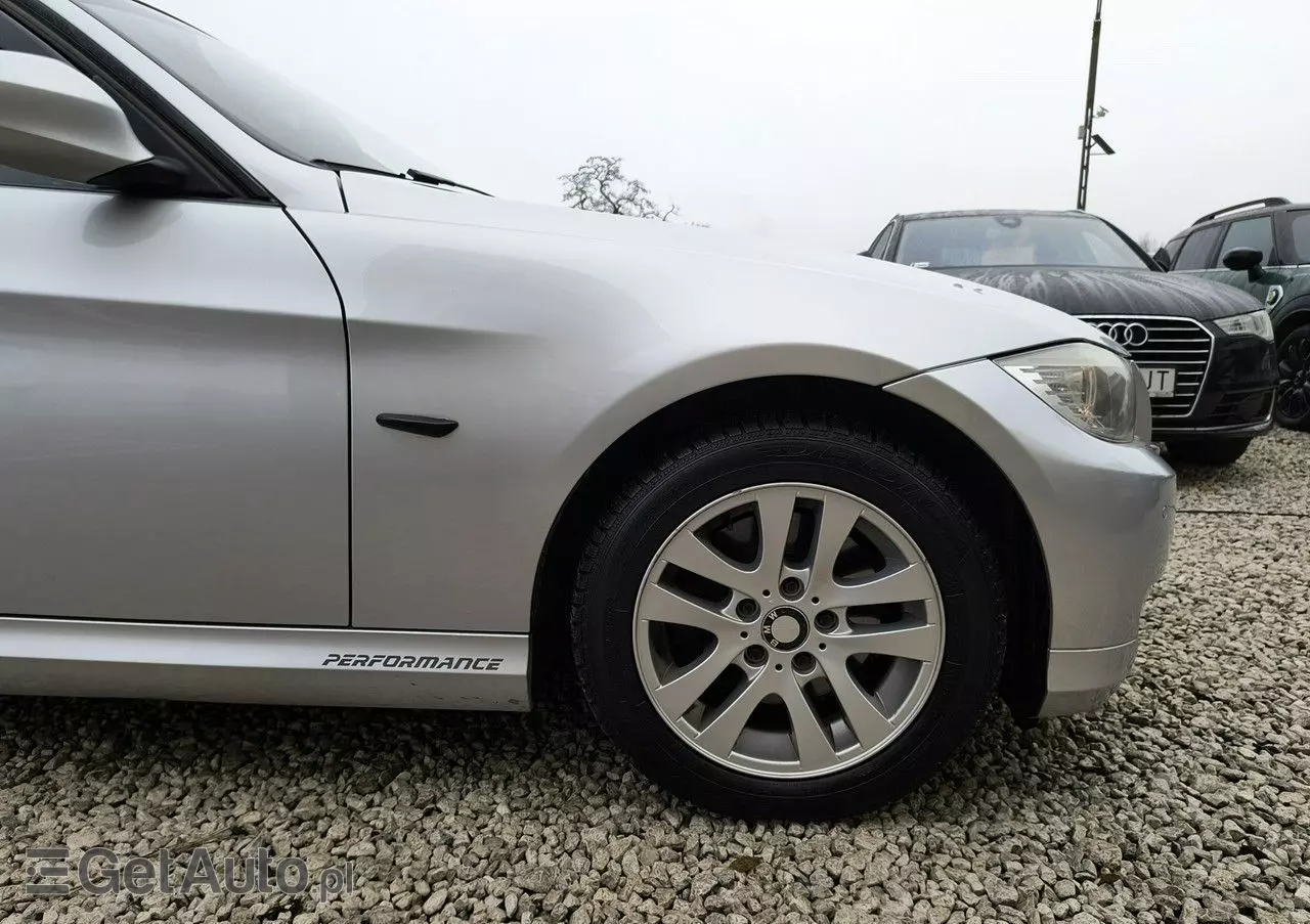 BMW Seria 3 318d Touring Sport Line