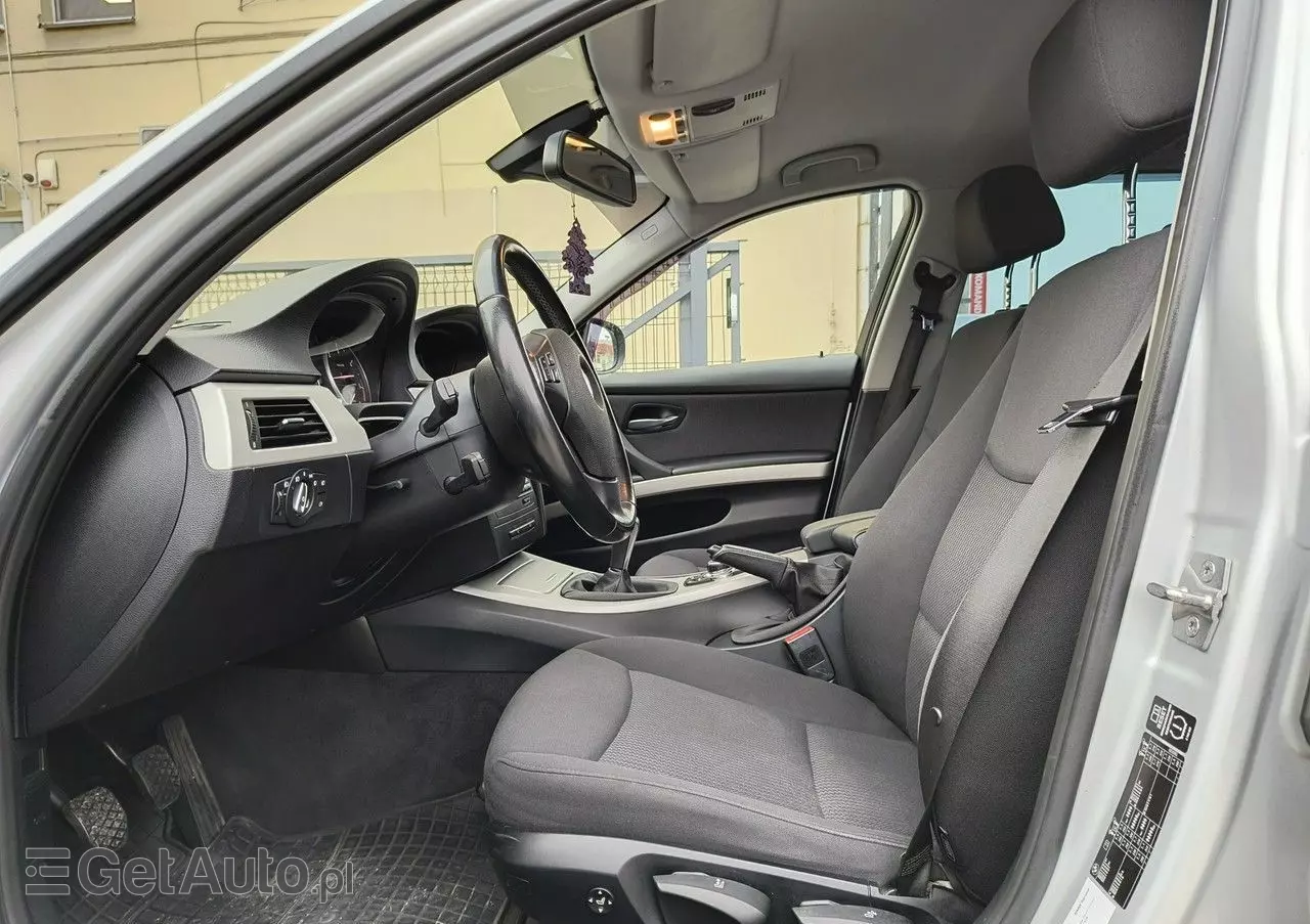 BMW Seria 3 318d Touring Sport Line