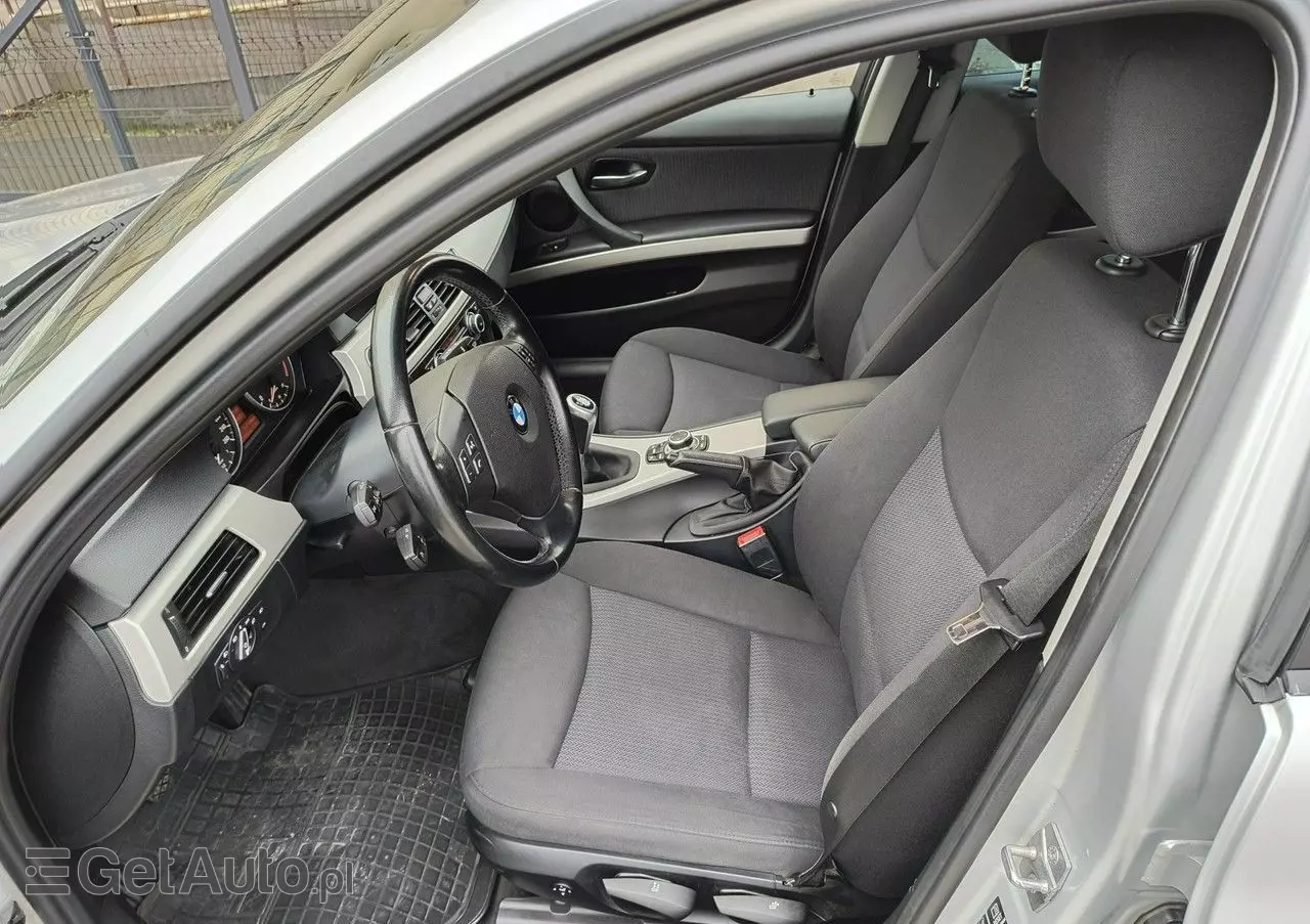 BMW Seria 3 318d Touring Sport Line