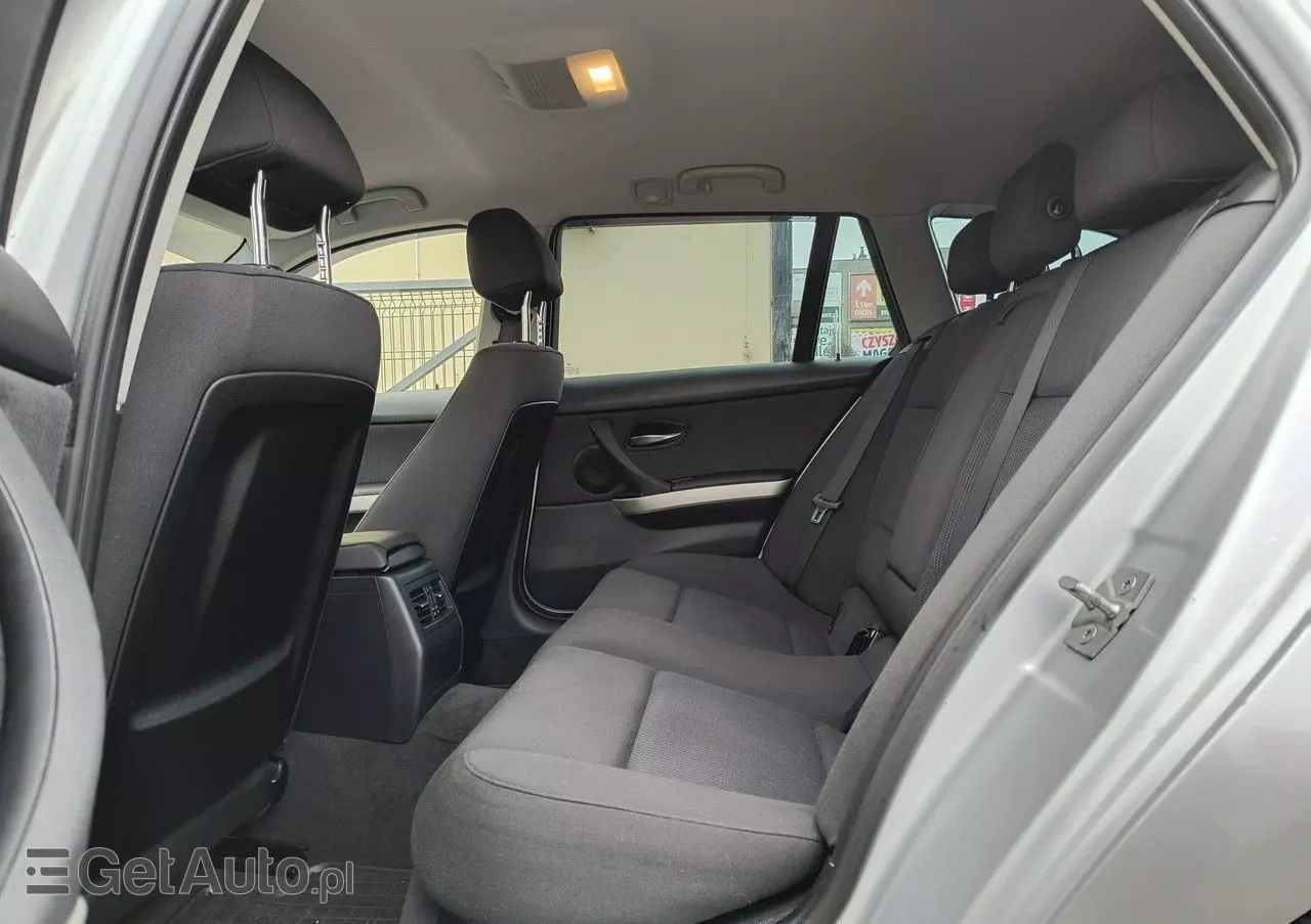 BMW Seria 3 318d Touring Sport Line