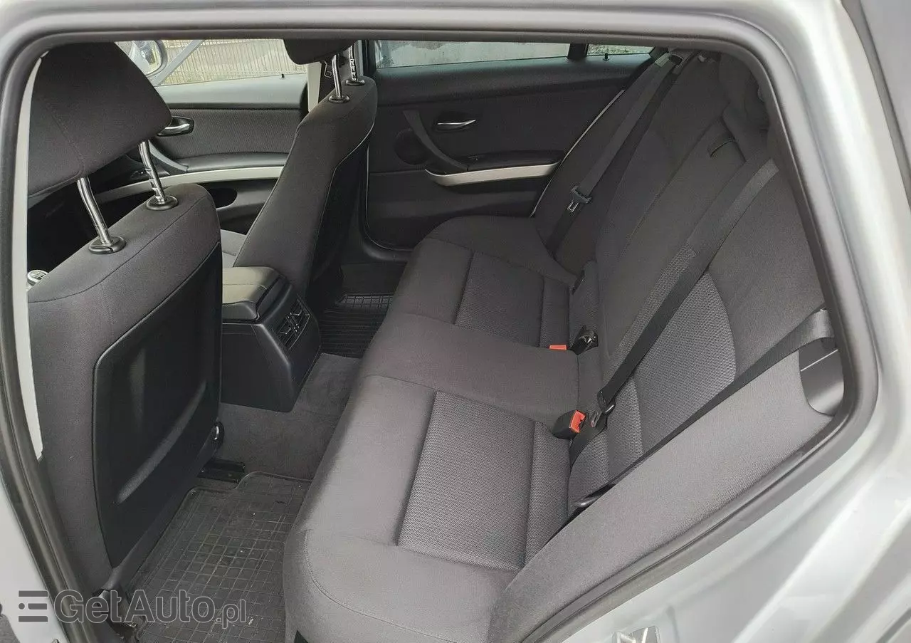 BMW Seria 3 318d Touring Sport Line