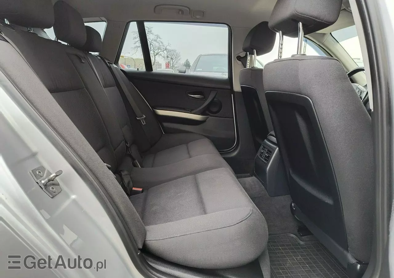 BMW Seria 3 318d Touring Sport Line