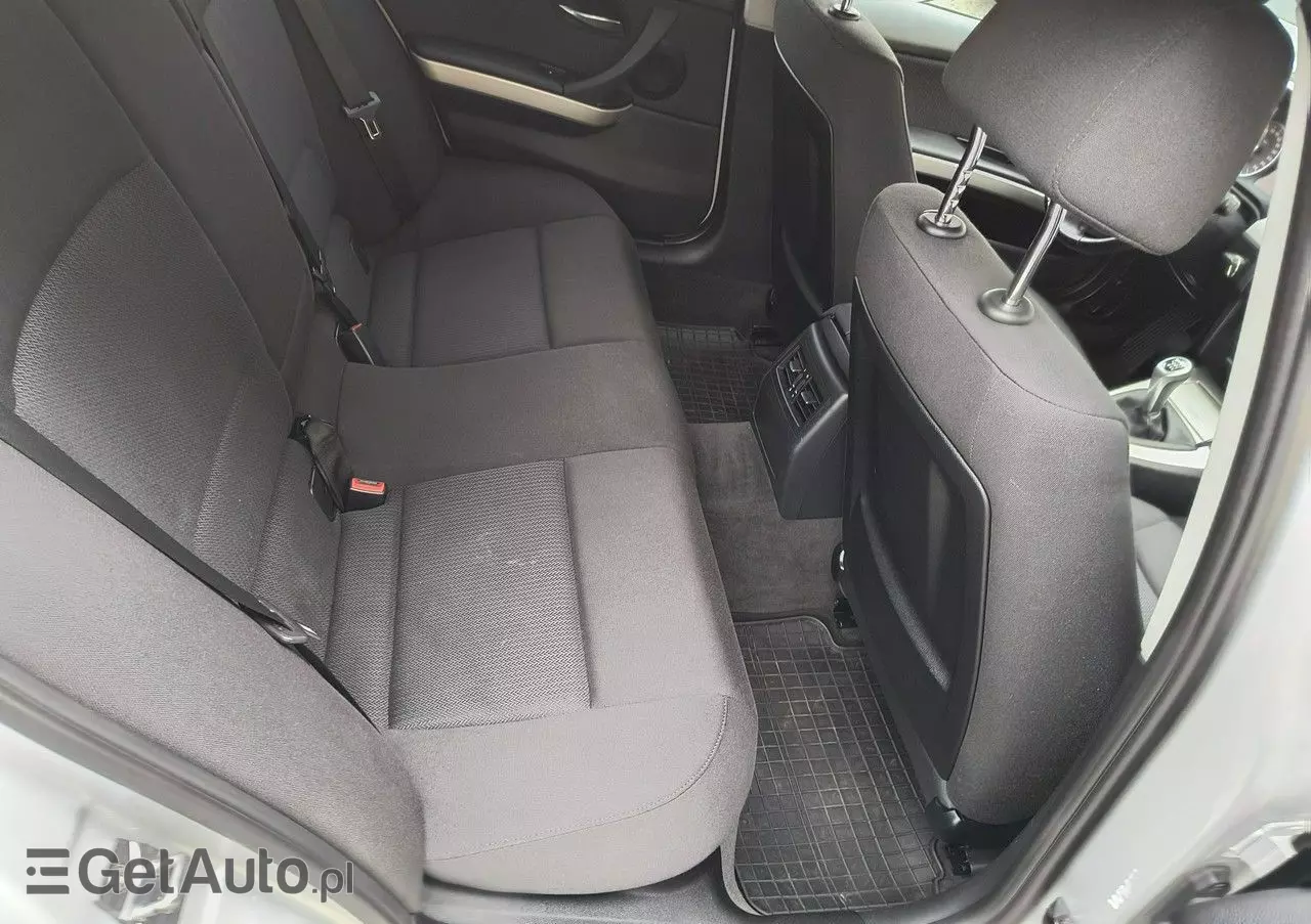 BMW Seria 3 318d Touring Sport Line